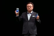 Samsung, LG improve smartphone cameras, turn to virtual reality