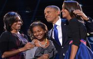 Obama tears up during tribute to Michelle, daughters